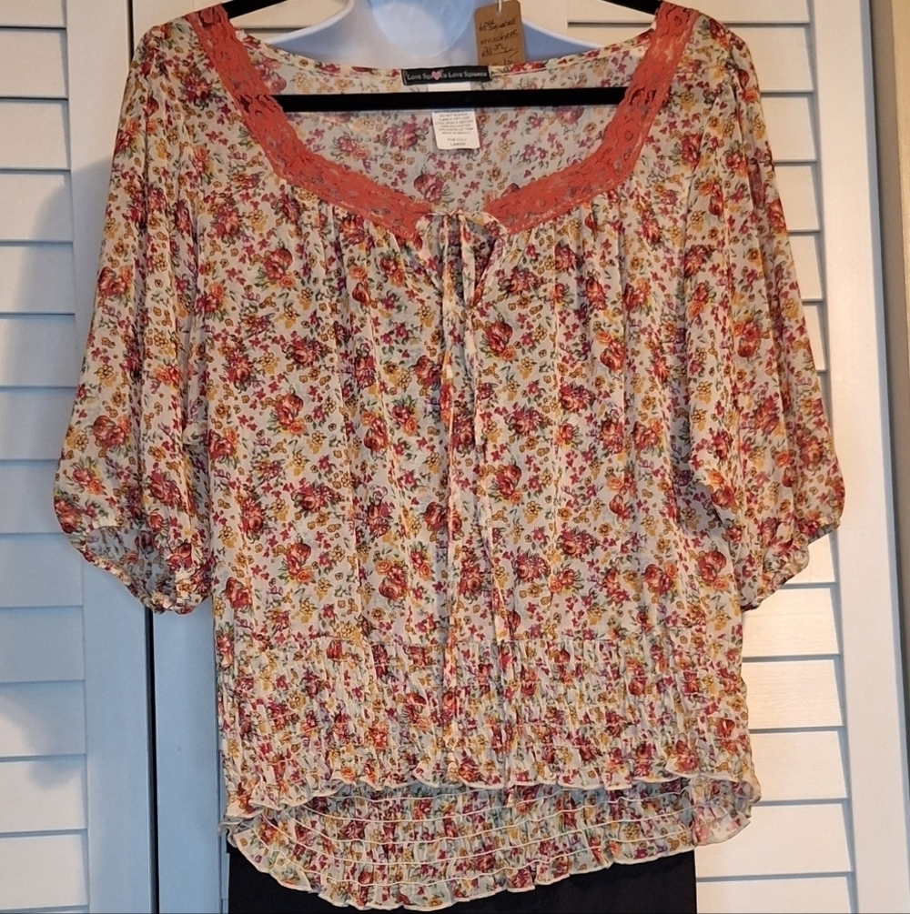 Love Squared floral Top Sz L 21ptp x 22L